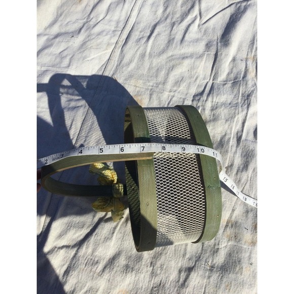 Green bee wire basket wood bow yellow rustic farmhouse country - Picture 9 of 11